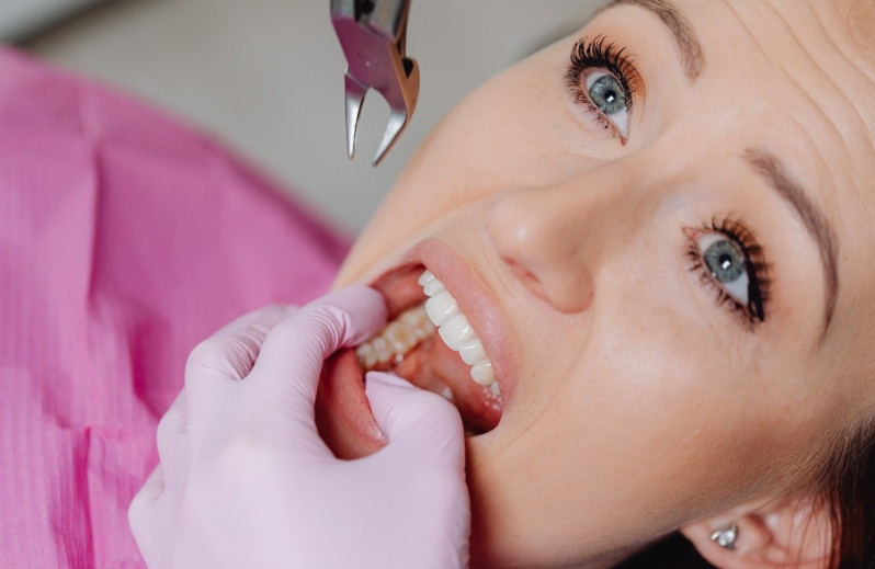 what to eat and avoid after tooth extraction